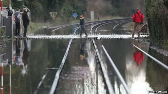 Наводнения привели к перебоям в железнодорожном сообщении