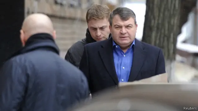 Сердюкова обвиняют в служебной халатности, максимум, что ему грозит - три месяца ареста