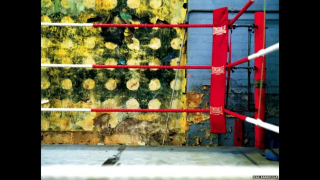 बाक्सिंग रिंग की दुनिया 