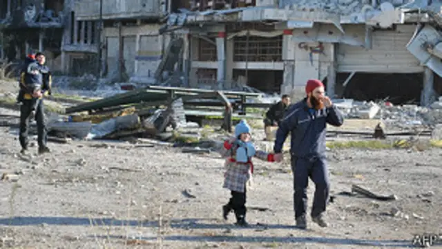 Civiles intentan abandonar Homs