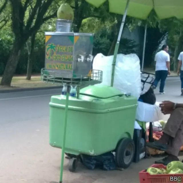 Coco sendo vendido em São Paulo