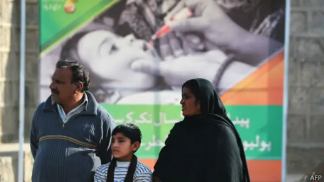 طالبان پاکستان مخالف واکسیناسیون هستند و مانع از کار امدادرسانان می‌شوند