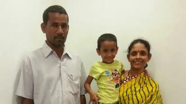 अपने माता-पिता के साथ गोली