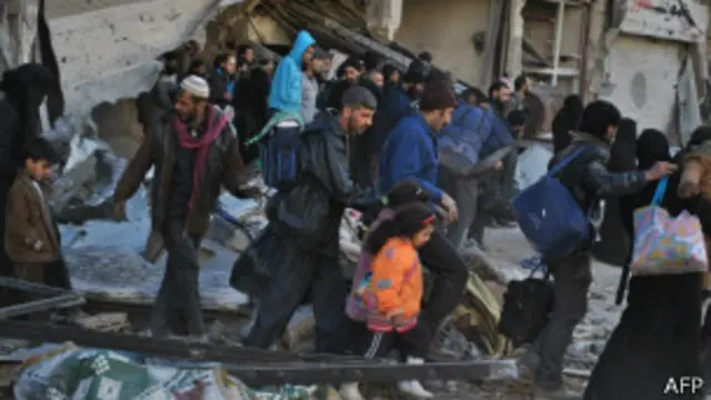 اب تک حمص سے 1200 افراد کو باہر نکالا جا سکا ہے