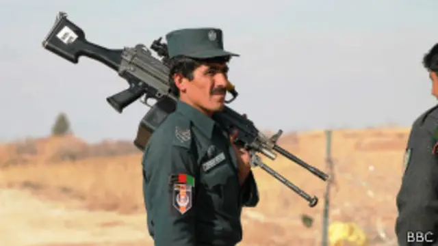 د افغانستان د ملي امنیت د ادارې یو غړی وایي چې دوی څو واره دغه دکانونه تړلي او د پروپاګندا شیان یې ترې ټول کړي، خو نه پوهیږي چې څرنګه بیا هم دغه دکانونه نه تړل کیږي.