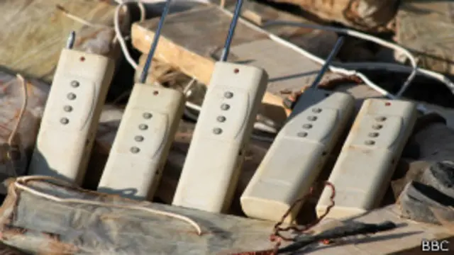 یوه پولیس موږ خبر کړو هغه ماین چې د تلویزیون په سیټ کی ځای په ځای شوې وه یوازې څو دقیقې مخکې وچاودېد او نژدې بل ماین کشف او خنثی شو 