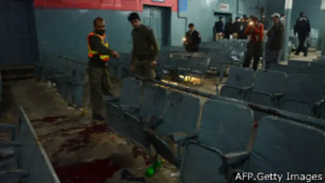 نه روز پیش هم انفجار در یک سینمای دیگر در پیشاور پنج نفر کشته بجای گذاشت