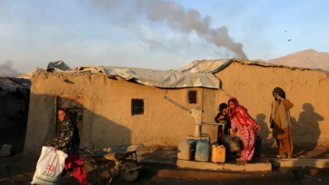 تر ډېره بې ځایه شوي خلک ادعا کوي چې پر ځمکو او کورونو یې سیمه ییزو وسله والو خېټه اچولې ده.