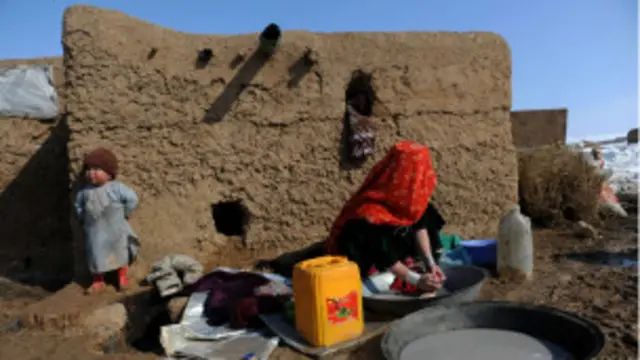 افغان حکومت وایي د کورنیو کډوالو لپاره یې نوې تګلاره جوړه کړې ده