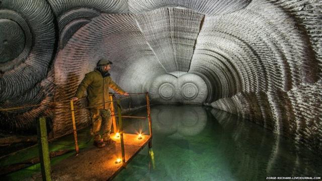 Interior de una mina de piedra de yeso