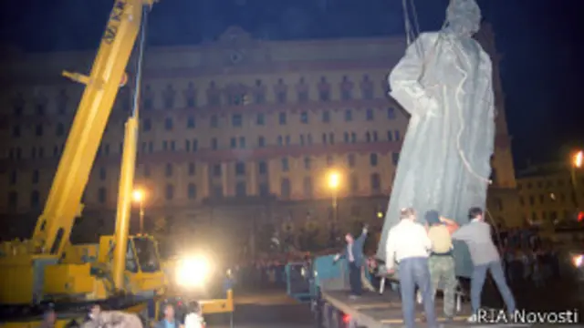 снос памятника Дзержинскому