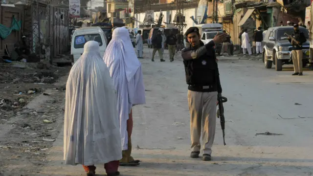 ایسی اطلاعات ہیں کہ دھمکیوں کے بعد سینما گھروں میں سیکیورٹی انتظامات بہتر کیے گئے ہیں۔