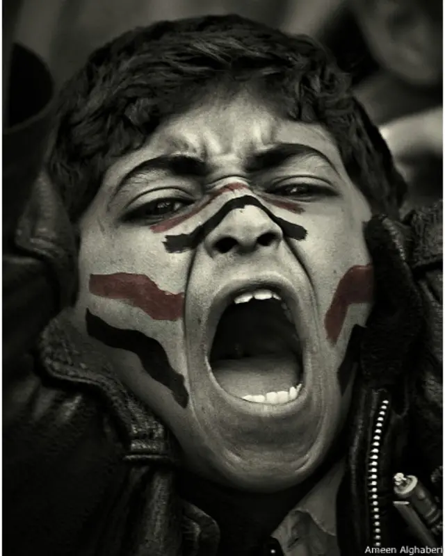 متظاهر في ميدان التغيير، صنعاء - أمين الغابري 2011