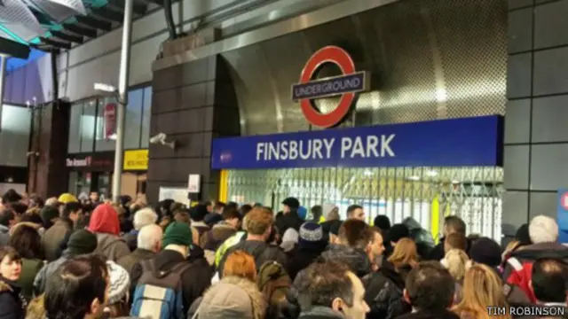 Поезд метро в Лондоне