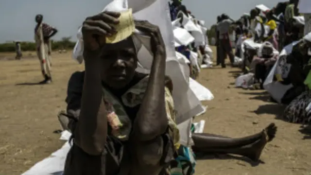 النزاع المسلح في جنوب السودان أدى إلى نزوح مئات الآلاف من مناطقهم. 