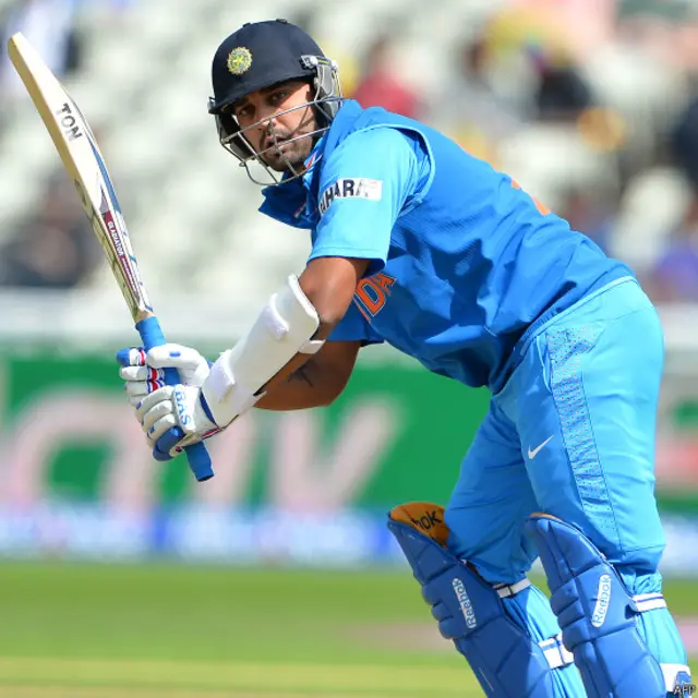 تمل ناڈو سے تعلق رکھنے والے مرلی وجے کو دہلی ڈیئر ڈیولز نے خریدا۔