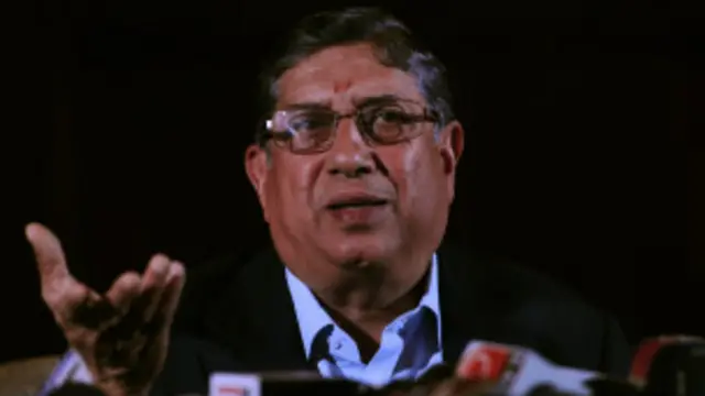 سری نواسن بی سی سی آئی کے خازن اور سیکریٹری کے عہدوں سے ہوتے ہوئے صدر بن گئے