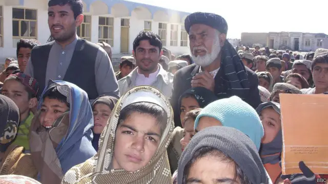 پنجوايي ولسوالي ټول ټال ۴۳ ښوونځي لري، چې یوه په کې تجارلي لېسه او یو عالي دارالمعلمین دی.