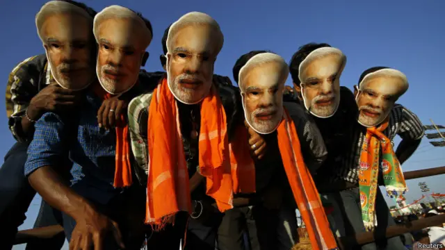 मोदी के मुखौटे