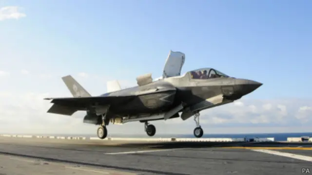 F-35B战斗机具备垂直降落能力。