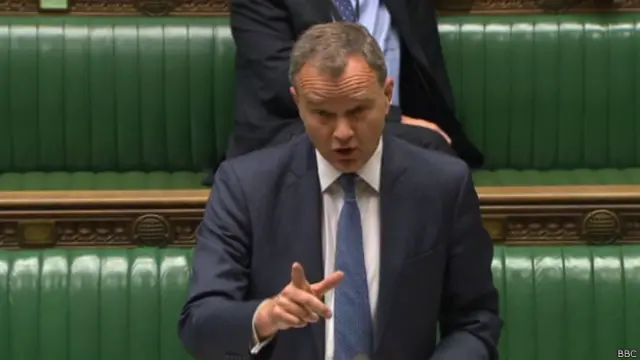 Stephen Pound müzakirəni Xarici İşlər Nazirliyində parlament dövlət katibinin müavini Mark Simmonds-a ünvanlayıb