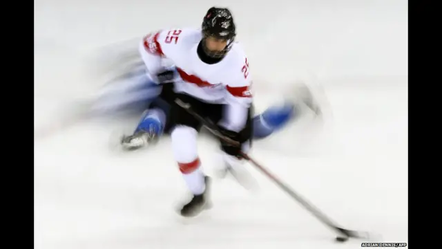 خواتین کی آئس ہاکی مقابلوں میں گروپ اے کے ایک میچ میں فن لینڈ نے سوئٹزرلینڈ کو شکست دی۔ 