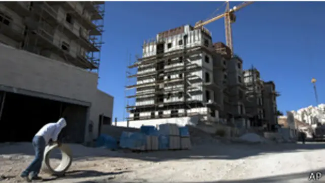 تنظر معظم دول العالم إلى الأنشطة الاستيطانية بوصفها غير قانونية