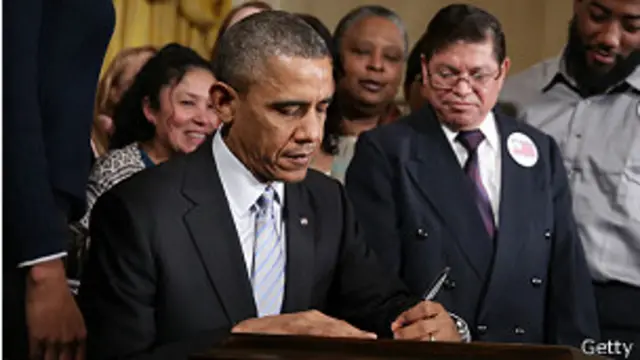 Barack Obama firma orden ejecutiva