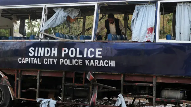 पाकिस्तान के कराची में आत्मघाती हमला