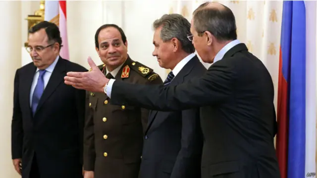 كان السيسي، الذي يعتقد على نطاق واسع انه سيصبح رئيس مصر المقبل، قد وصل والوفد المرافق له الى العاصمة الروسية امس الاربعاء