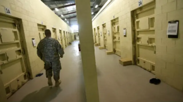 افغان حکومت څو مياشتې وړاندې له بګرام نه سلګونه افغان زندانيان خوشي کړل