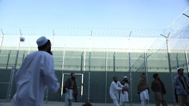 دوی غوښتل، چې د بندیانو ورځنۍ چارې او ژوند وګوري، چې له کلونو راهیسې زنداني شوي.