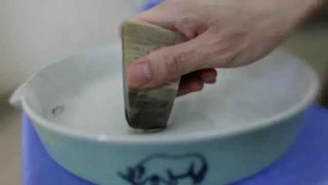 Có người mời chào bán 'sừng tê' lậu cho du khách ở Hà Nội hồi 2013