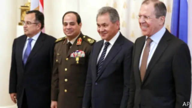 از راست به چپ: وزیران خارجه و دفاع روسیه و دفاع و خارجه مصر