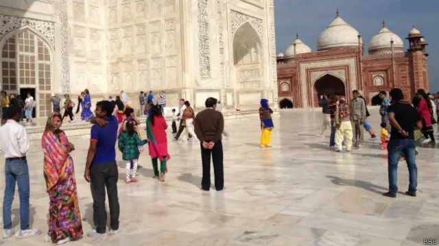 ताज महल, आगरा, सैलानी