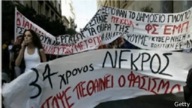 وصل معدل البطالة في اليونان إلى مستوى قياسي بلغ 28 بالمائة في نوفمبر/تشرين الثاني.