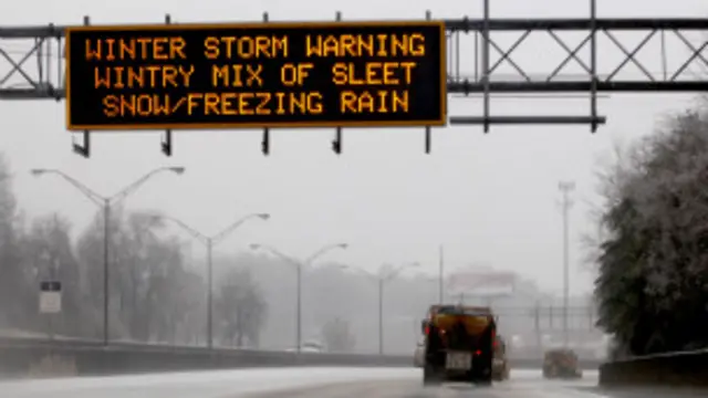 Водителей предупреждают о грозящих им на дорогах опасностях