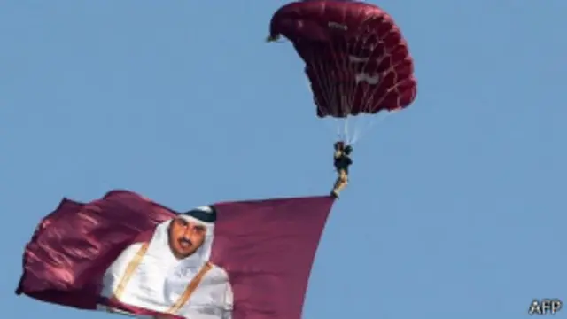 ينظر للشيخ تمام على أنه محافظ وحذر وتناقض صورته صورة أمراء الخليج المعتادة