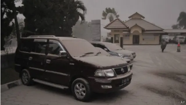 نفث البركان الرماد والحصى إلى مسافة نحو 200 كيلومترا.