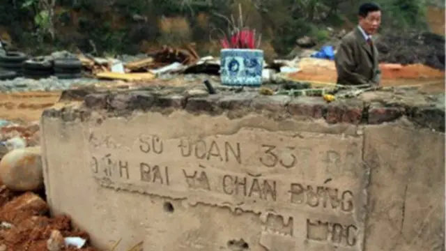 Bia tưởng niệm chiến sỹ Việt Nam trong chiến tranh biên giới