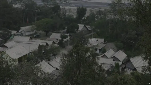 जावा टापू पर माउंट केलुद ज्वालामुखी