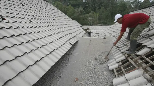 जावा टापू पर माउंट केलुद ज्वालामुखी