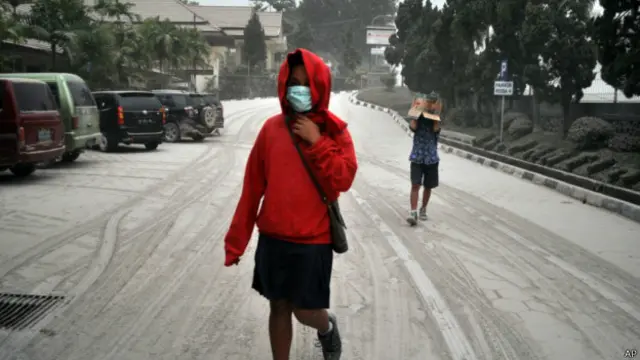 بعض السكان لا يستجيبون لمطالبة الحكومة بإخلاء المنطقة