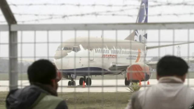 Sân bay Solo bị phủ trong tro bụi