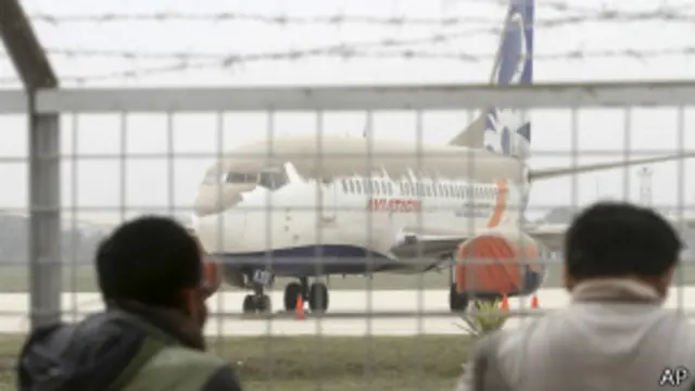 ඉහල අහස අපැහැදිලි වීම නිසා ගුවන් තොටුපොල ගණනාවක්ද වසා දමා තිබේ