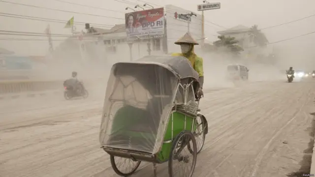 ماؤنٹ کیلود نامی اس آتش فشاں سے نکلنے والی راکھ نے بہت بڑے علاقے کو متاثر کیا ہے۔
