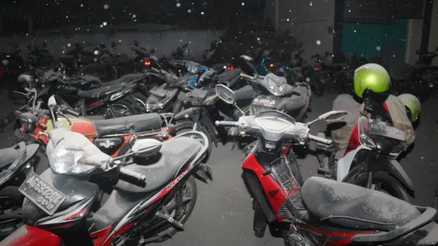 gunung kelud meletus