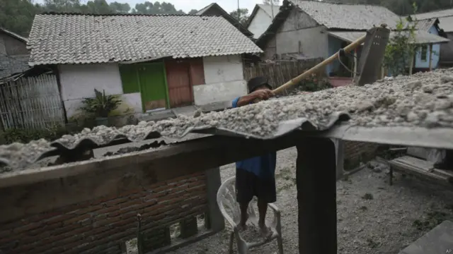 gunung kelud meletus