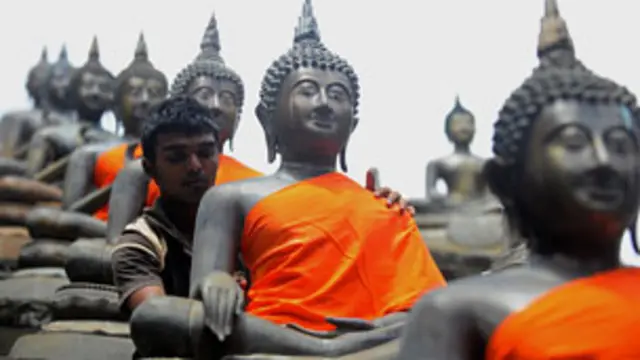 戈德法布的節目集中研究一個歷史巧合：第一代希臘哲學家、菩薩和孔夫子都生活在同一個年代。他們有沒有交流看法？