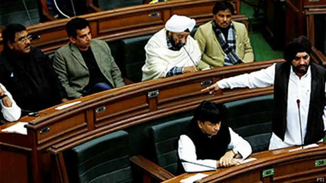 लवली, हारून युसूफ़